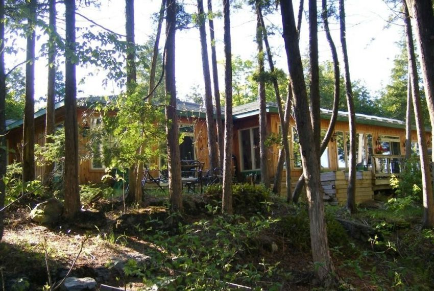 Private Wilderness Lakehouse is located on crystal clear turquoise Sandy Lake, only 1.5 hours from Toronto