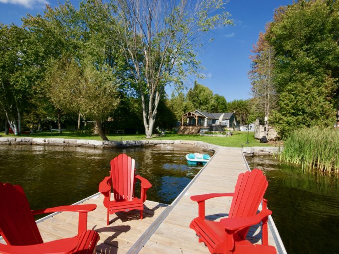 Beautiful and calm cottage on Buckhorn Lake and walking distance to Six Foot Bay Golf Course, Kawartha Lake region