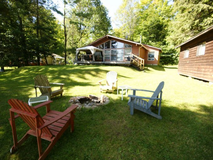 Children-friendly cottage on Jack Lake in the Kawartha Lakes Region