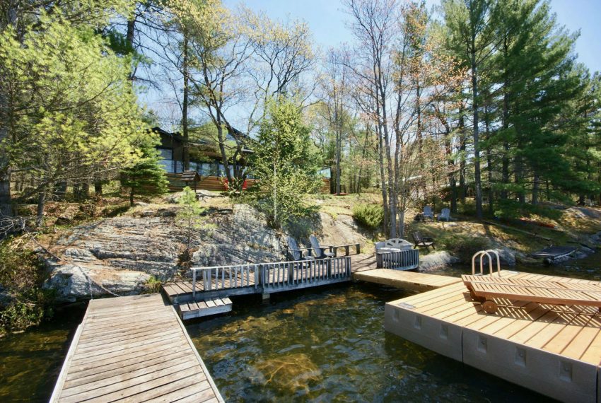 Located on peaceful Wolf Lake in the Kawartha Highlands, Wolf Den is a brand new four-season home