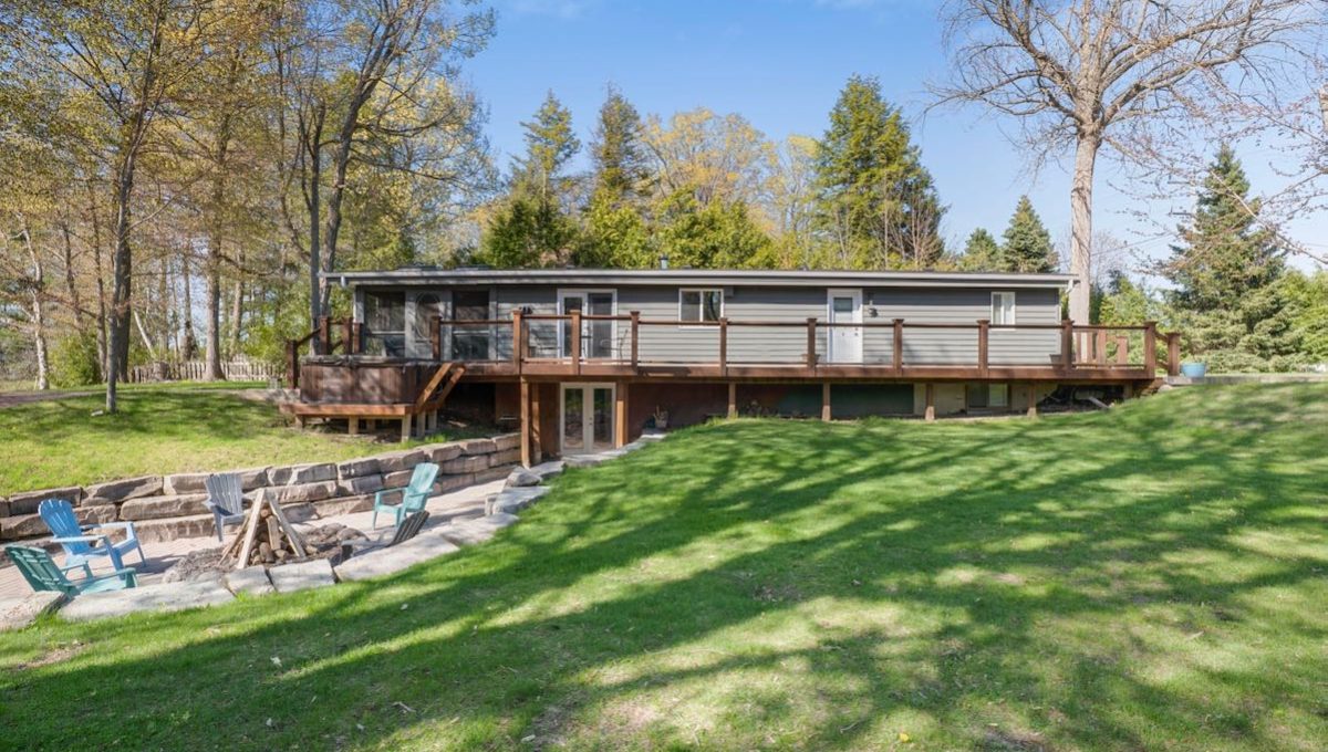 Cozy-Trent-Severn-Canal-Cottage-4