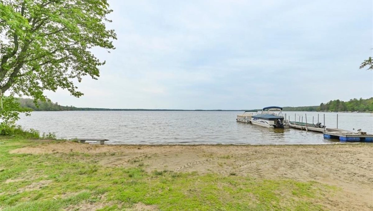 Cabin-On-Crowe-Lake-22