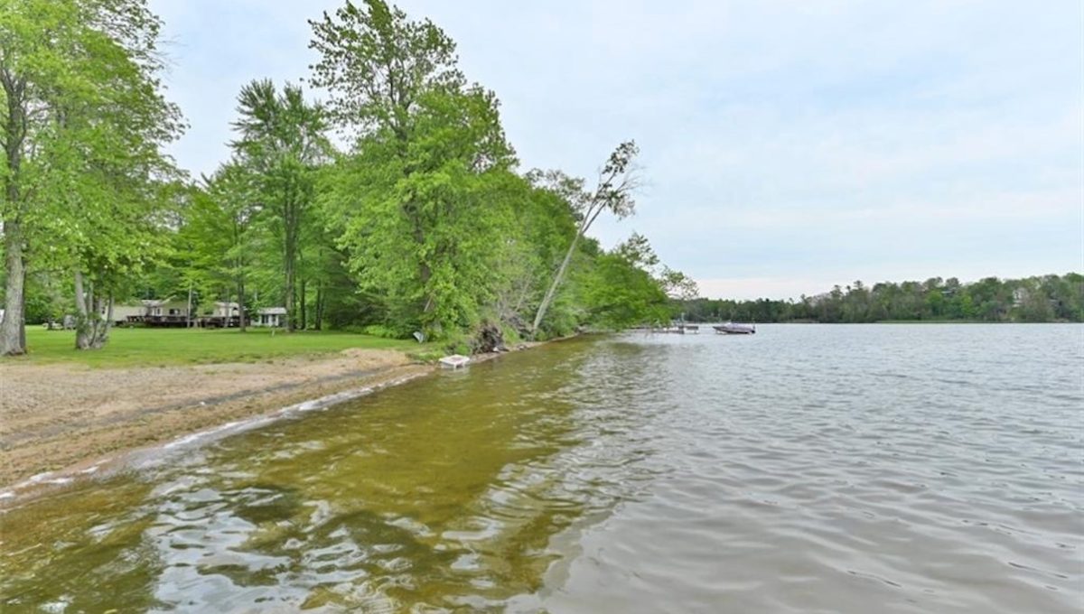 Cabin-On-Crowe-Lake-23