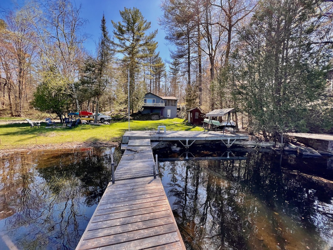 Lands End Cottage On Stoney Lake