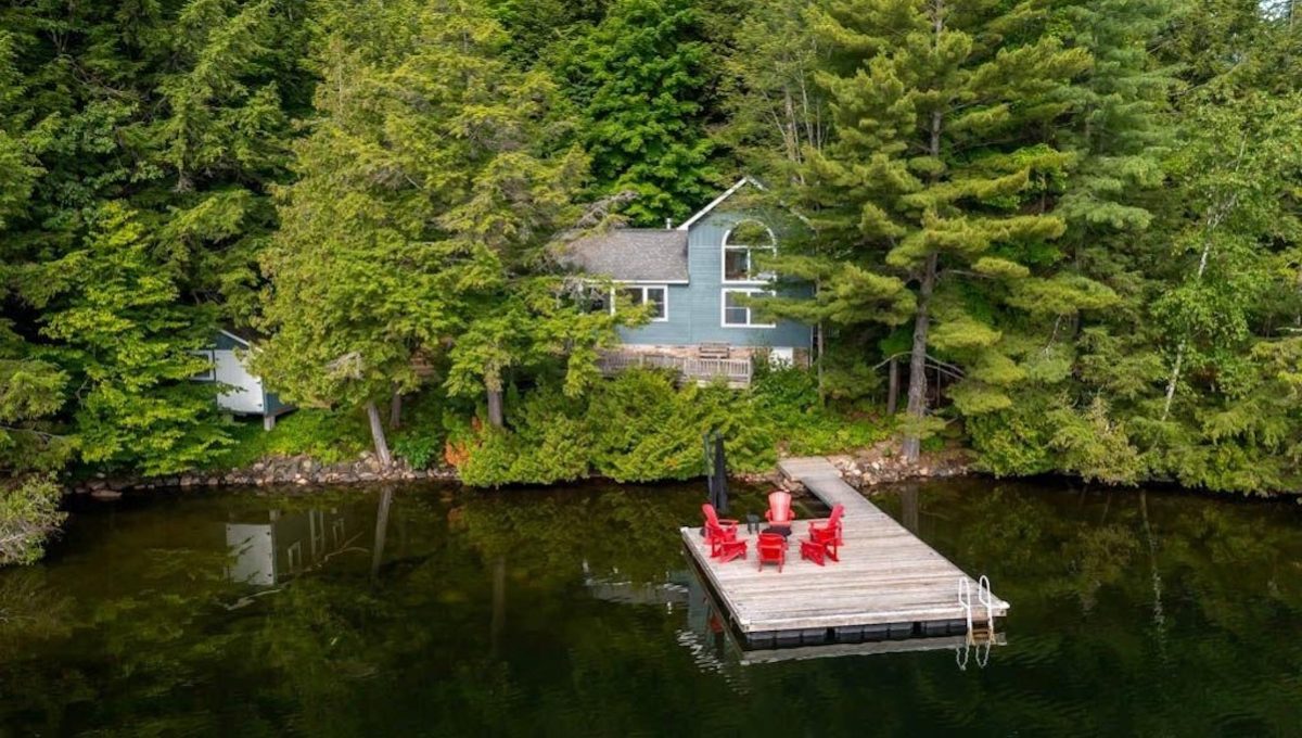 Chandos-Lake-Waterside-Retreat-1
