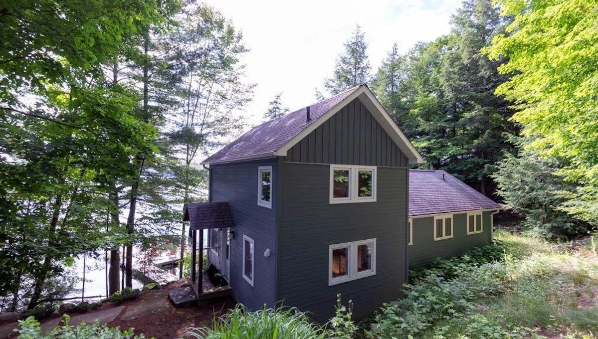 Chandos-Lake-Waterside-Retreat-10