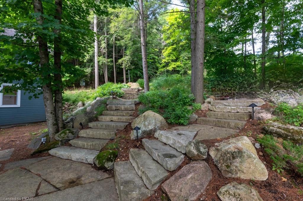 Chandos-Lake-Waterside-Retreat-12