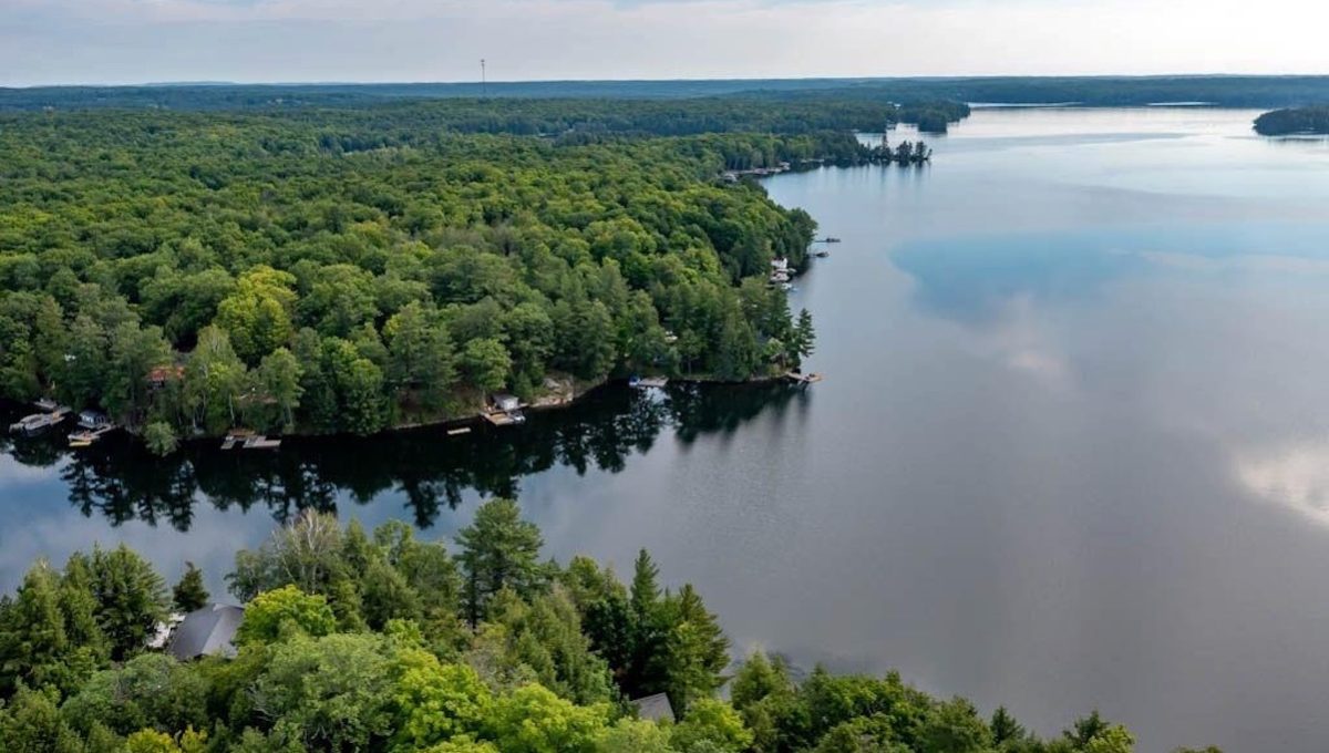 Chandos-Lake-Waterside-Retreat-15