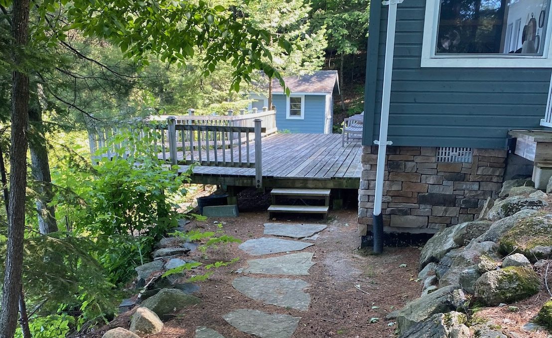 Chandos-Lake-Waterside-Retreat-3
