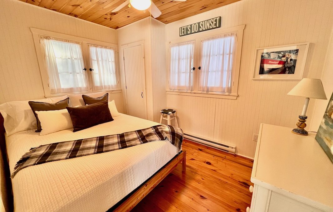 Chandos-Lake-Waterside-Retreat-30