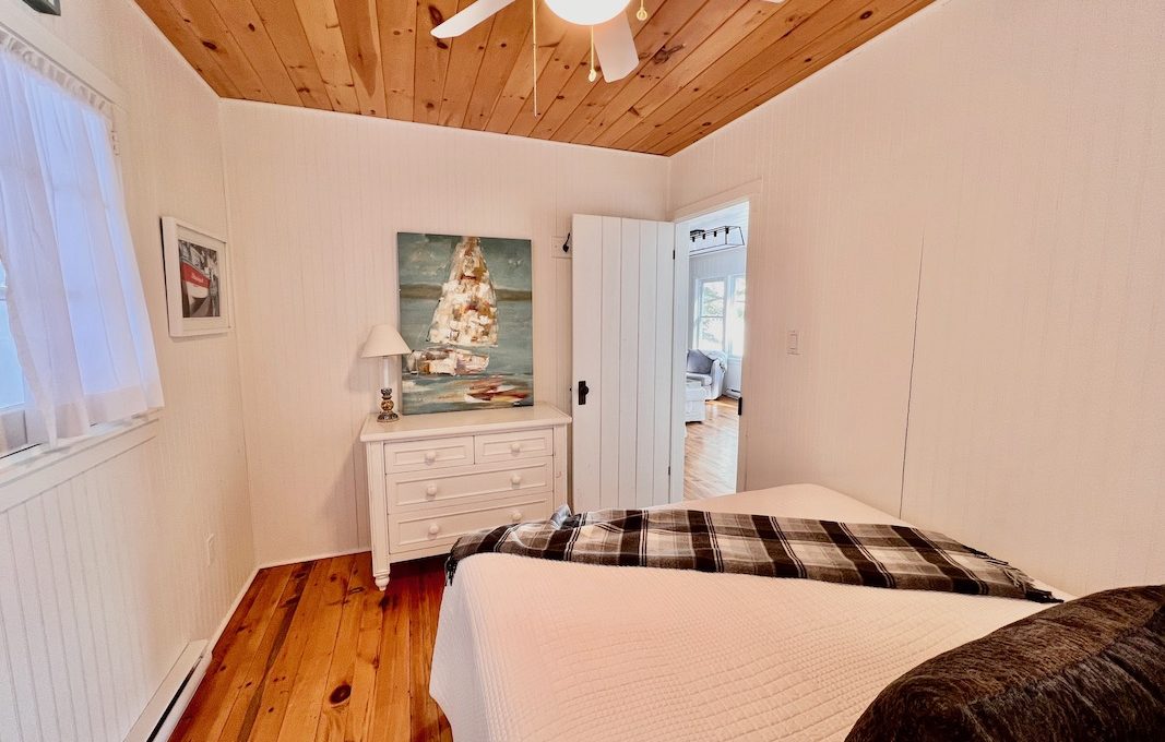 Chandos-Lake-Waterside-Retreat-31