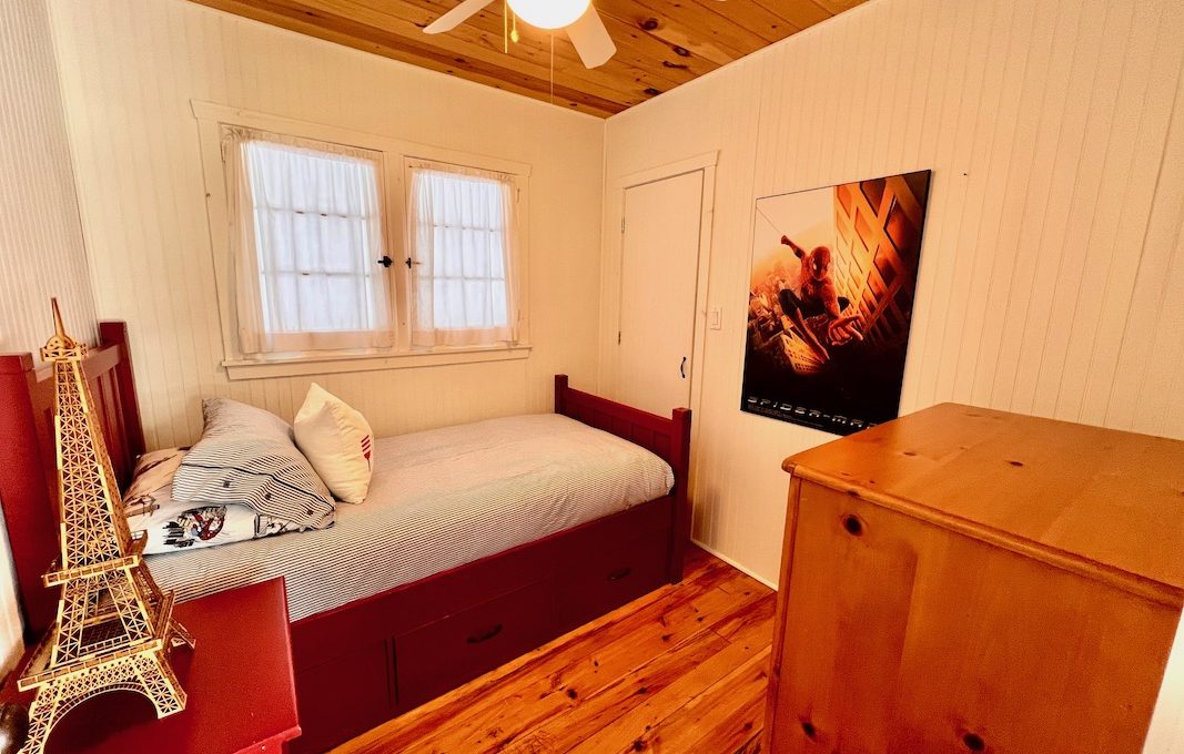 Chandos-Lake-Waterside-Retreat-33