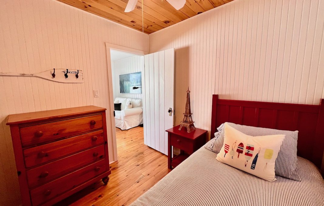 Chandos-Lake-Waterside-Retreat-34