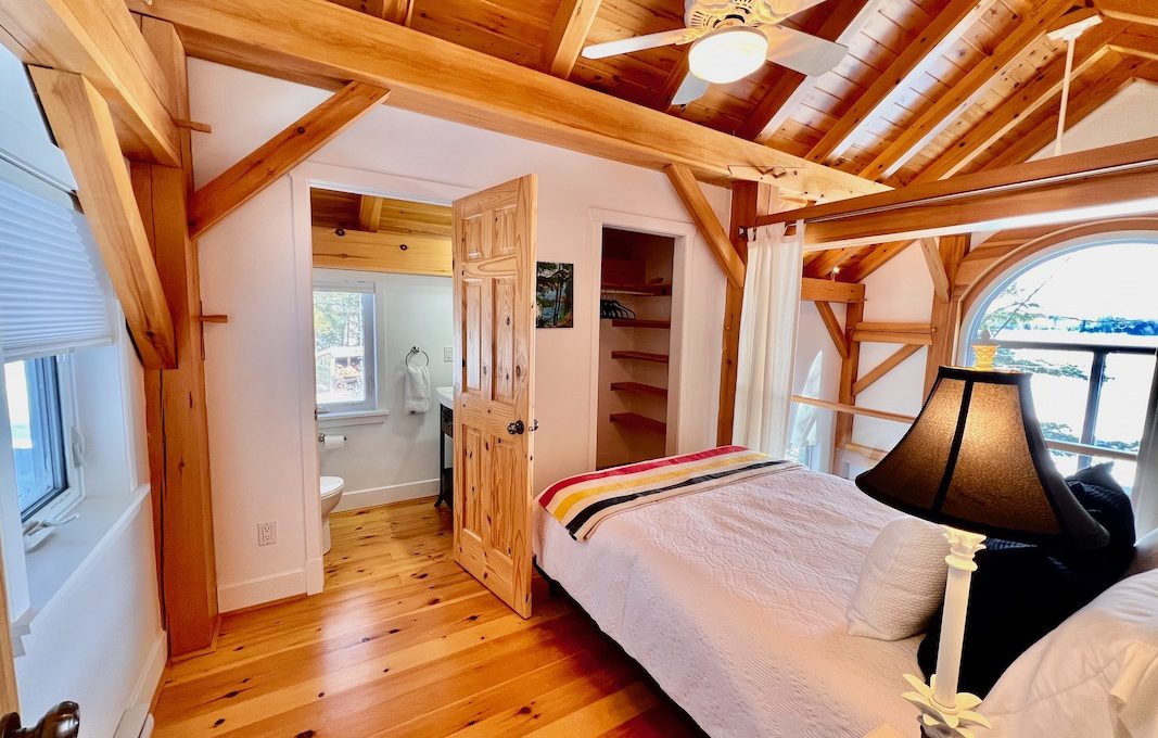 Chandos-Lake-Waterside-Retreat-35