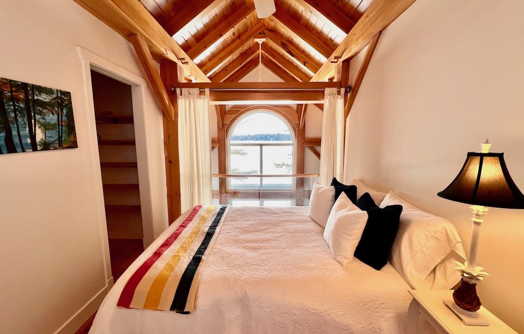 Chandos-Lake-Waterside-Retreat-37