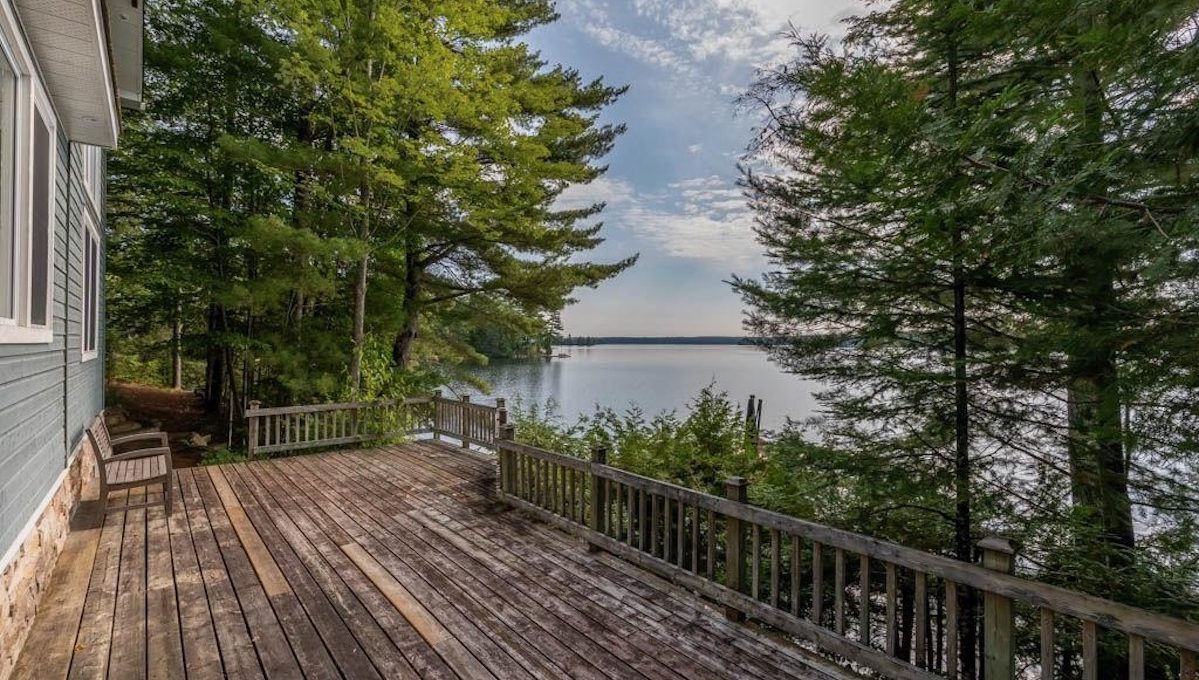 Chandos-Lake-Waterside-Retreat-4