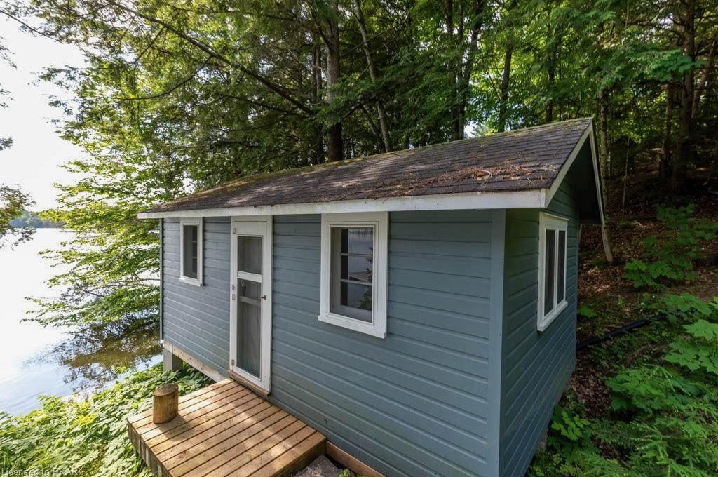 Chandos-Lake-Waterside-Retreat-41