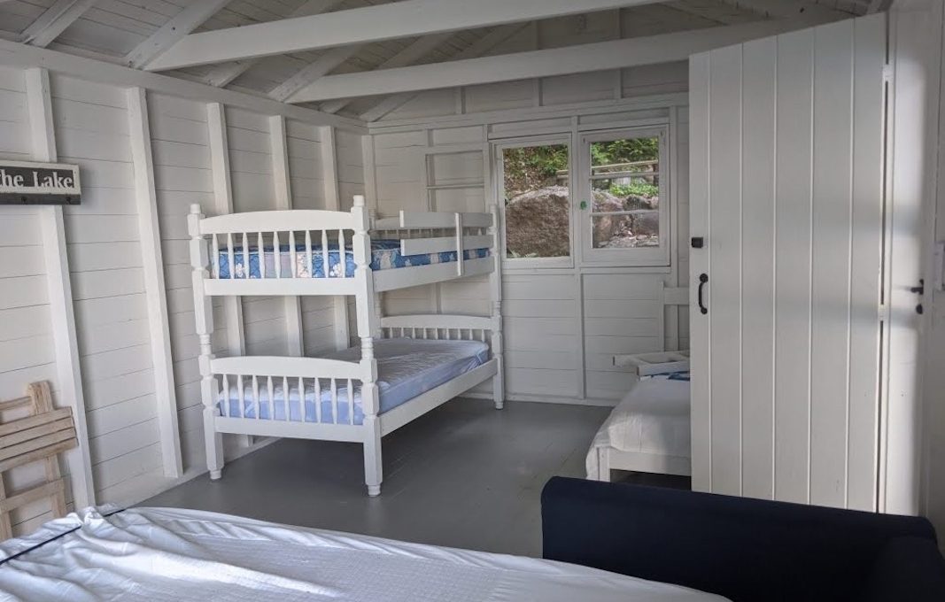 Chandos-Lake-Waterside-Retreat-42