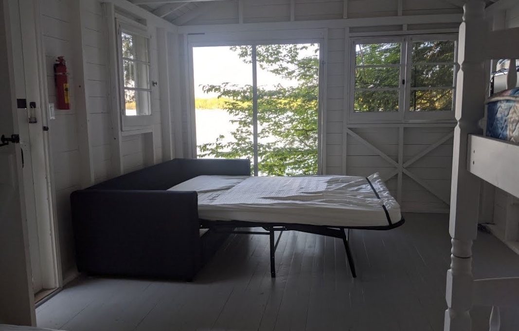 Chandos-Lake-Waterside-Retreat-43