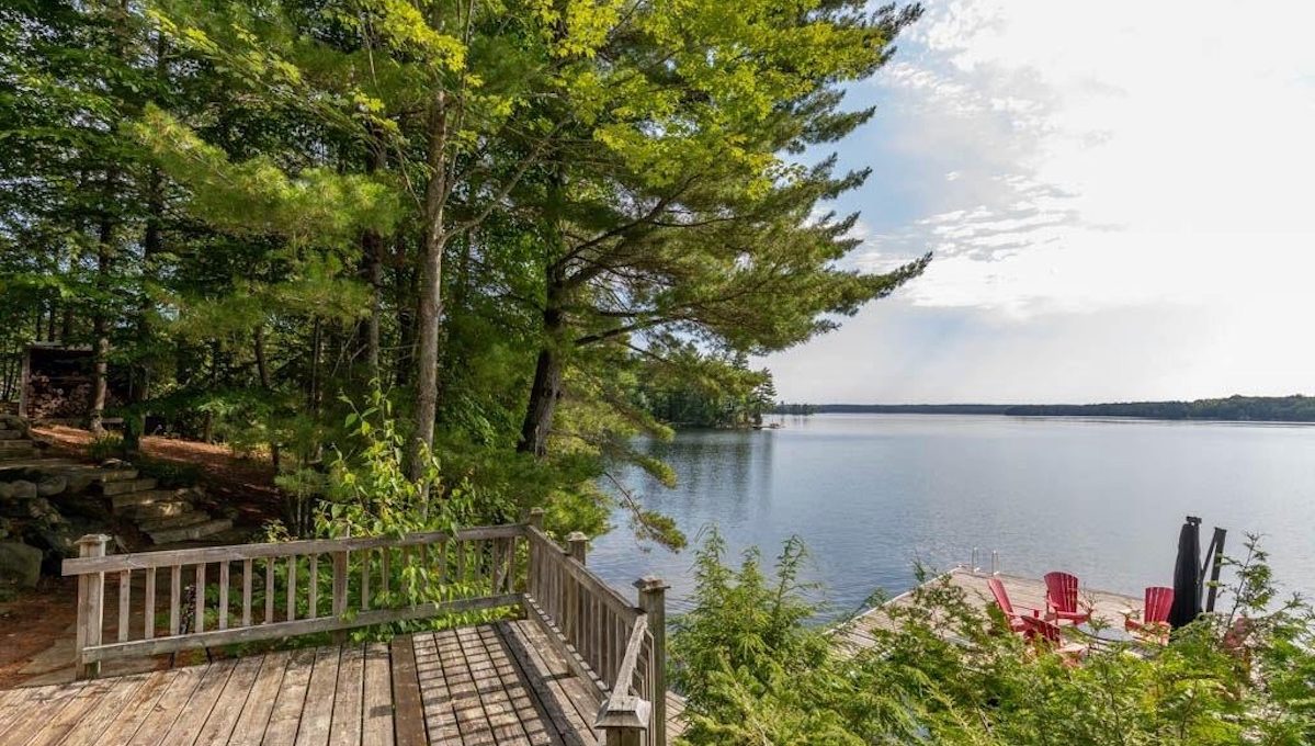 Chandos-Lake-Waterside-Retreat-5
