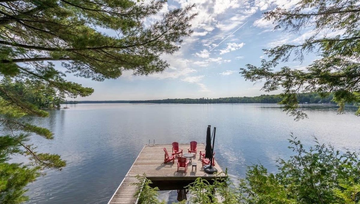 Chandos-Lake-Waterside-Retreat-6
