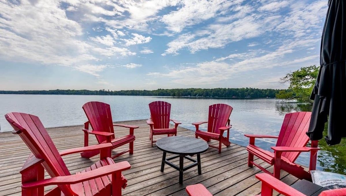 Chandos-Lake-Waterside-Retreat-7
