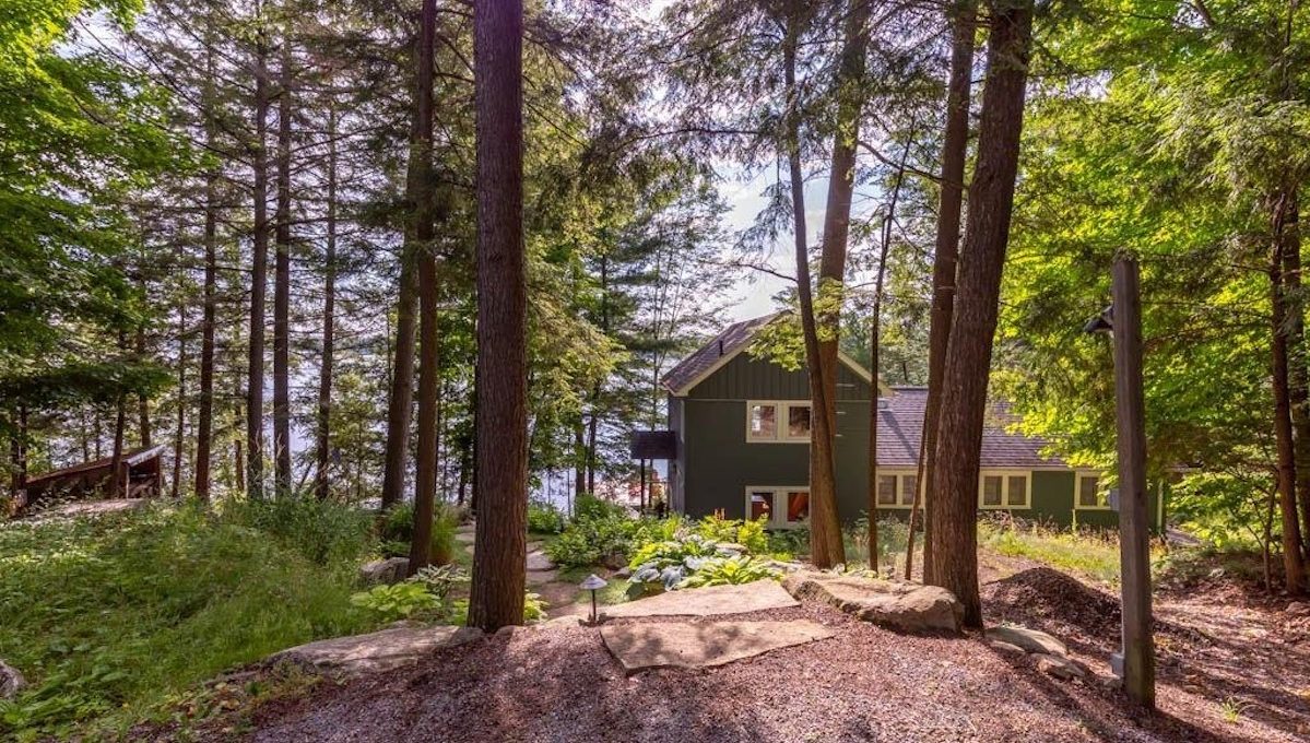 Chandos-Lake-Waterside-Retreat-9
