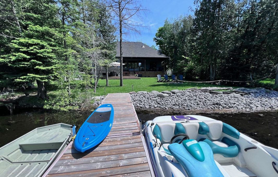 Peace-Out-on-Balsam-Lake-Luxury-Waterfront-Cottage - 2