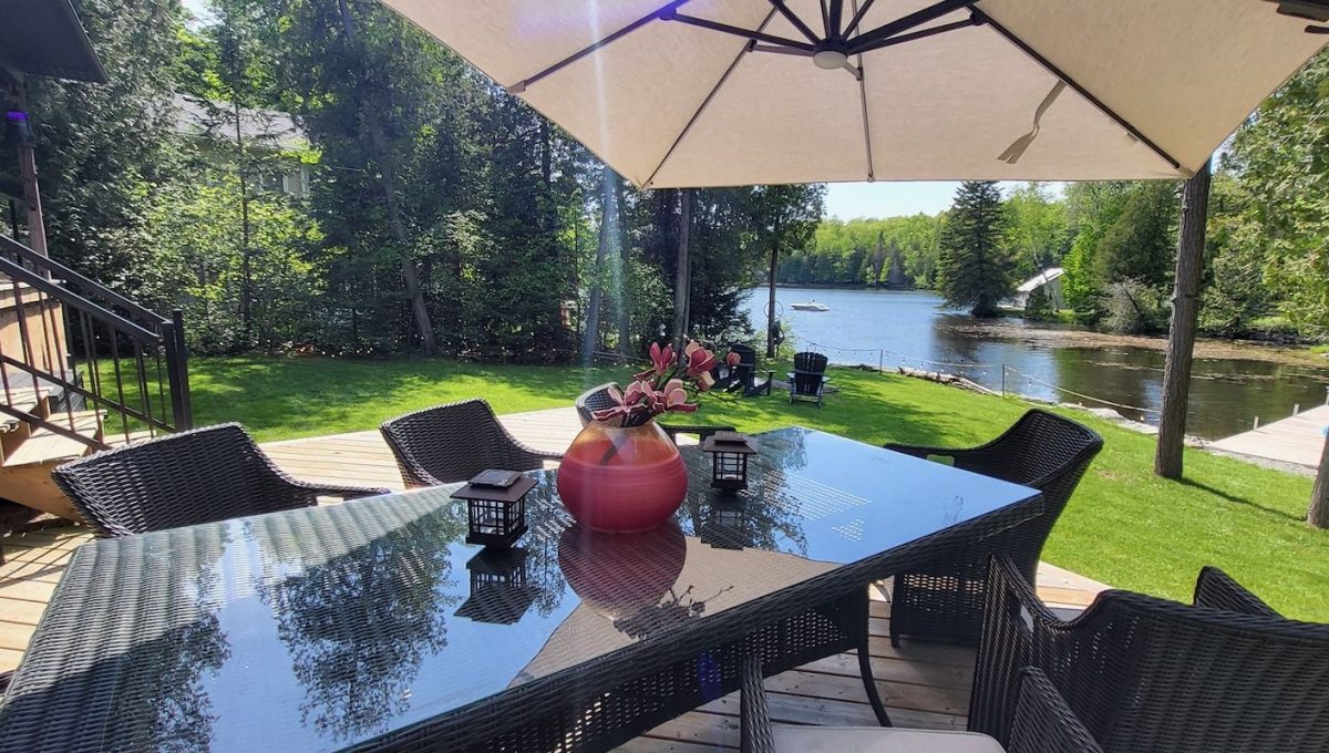 Peace-Out-on-Balsam-Lake–Luxury-Waterfront-Cottage - 1a