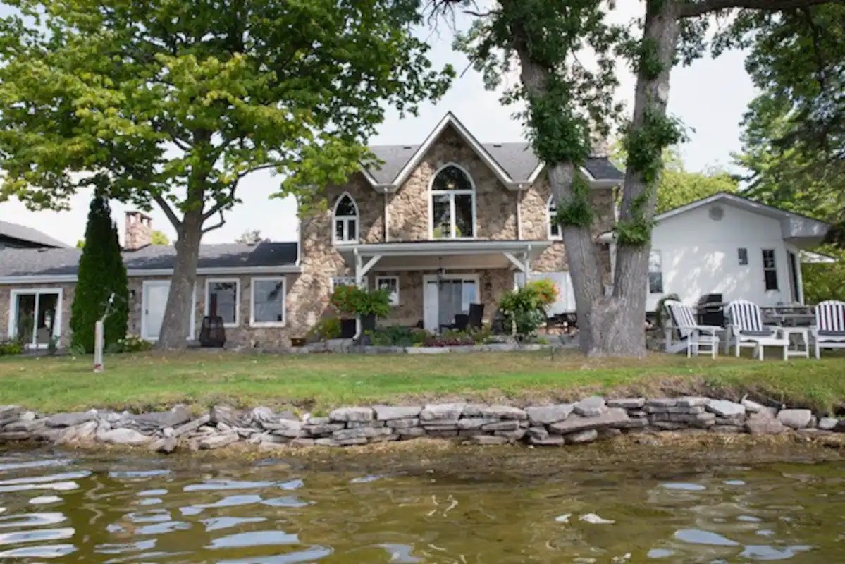 Bobcaygeon Lakefront Stone Cottage