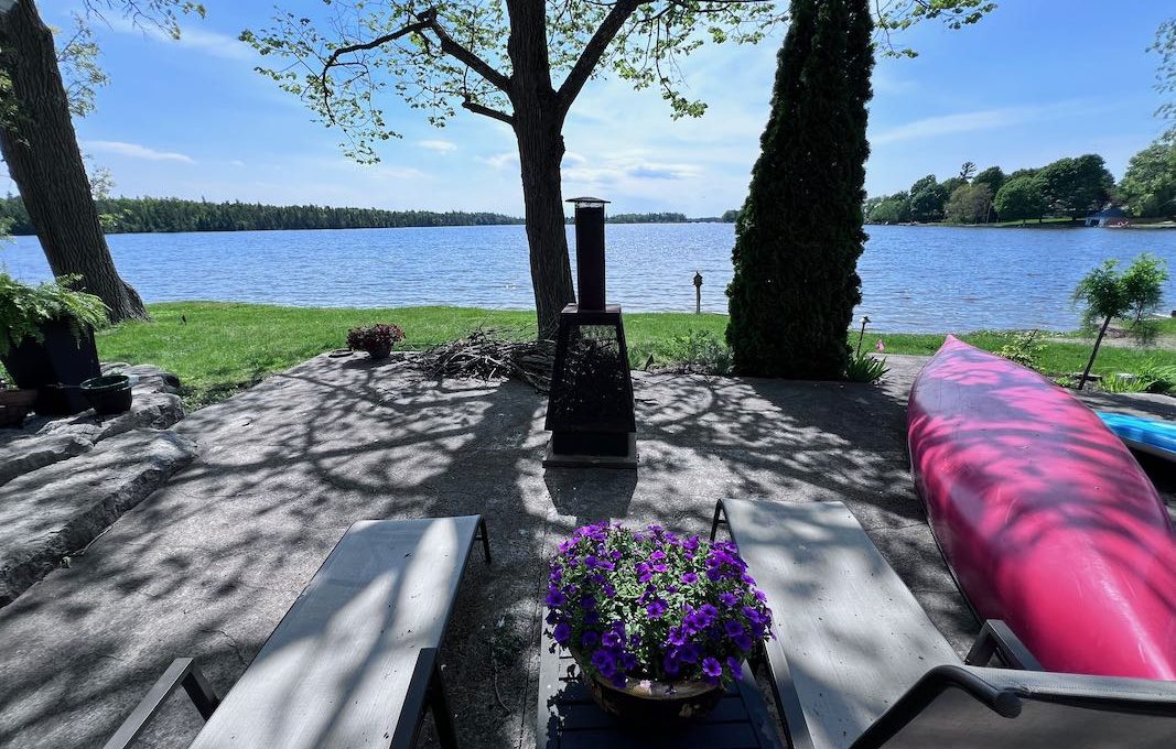 Bobcaygeon-Lakefront-Stone-Cottage-10