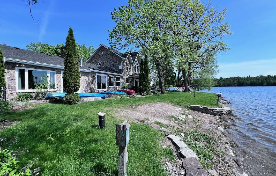 Bobcaygeon-Lakefront-Stone-Cottage-2