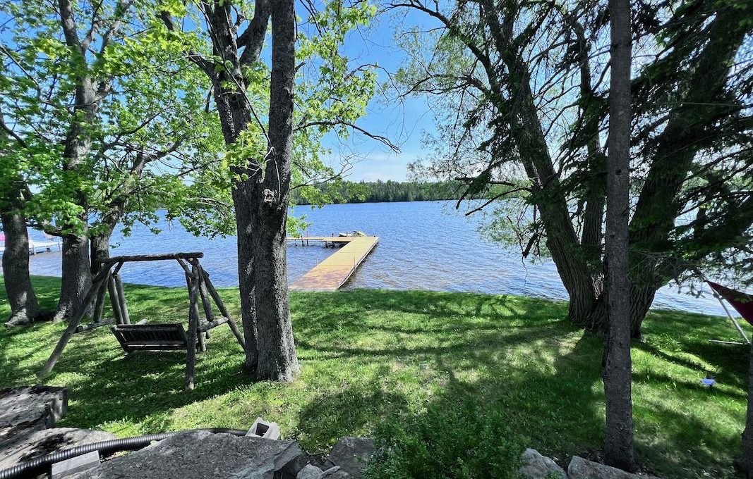 Bobcaygeon-Lakefront-Stone-Cottage-3