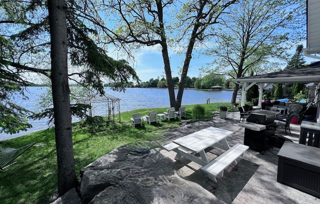 Bobcaygeon-Lakefront-Stone-Cottage-6