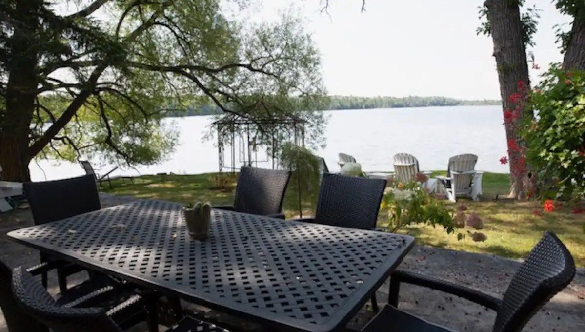 Bobcaygeon Lakefront Stone Cottage