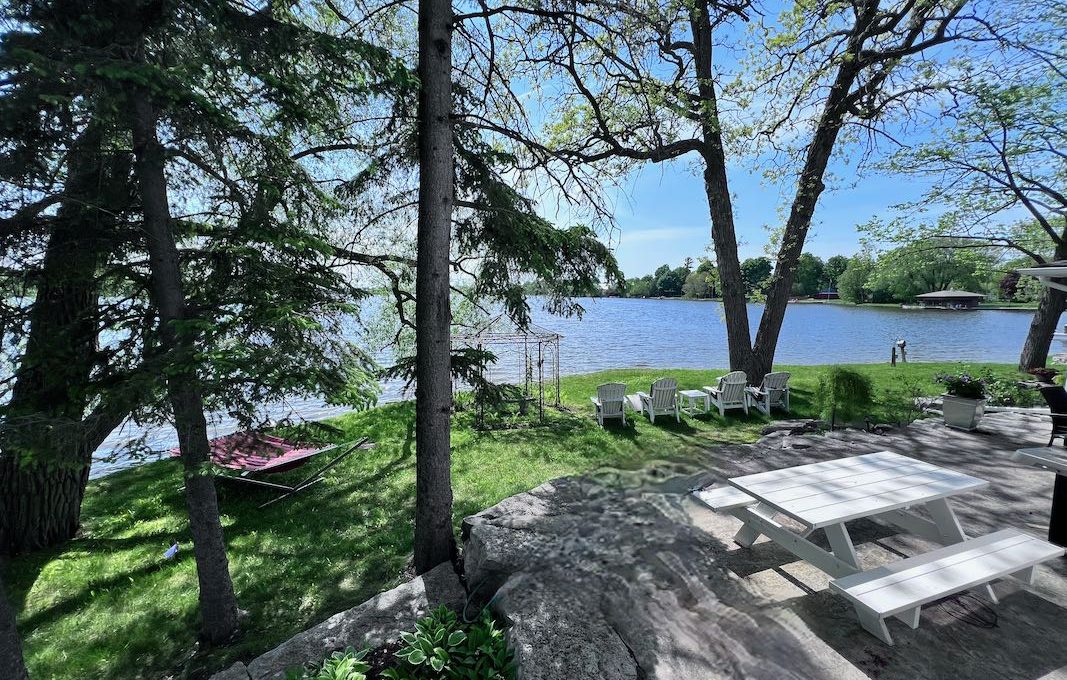 Bobcaygeon-Lakefront-Stone-Cottage-7