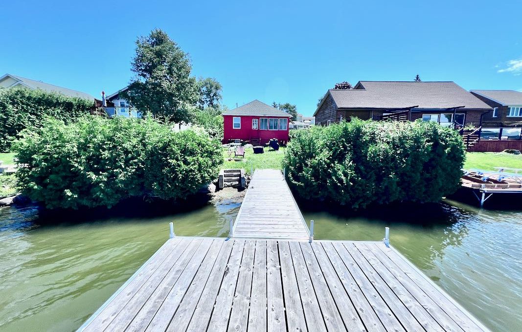 Cute-Little-Red-Cottage-On-Lake-Scugog - 1