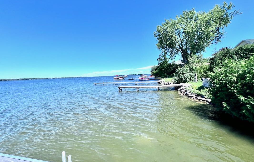 Cute-Little-Red-Cottage-On-Lake-Scugog - 10