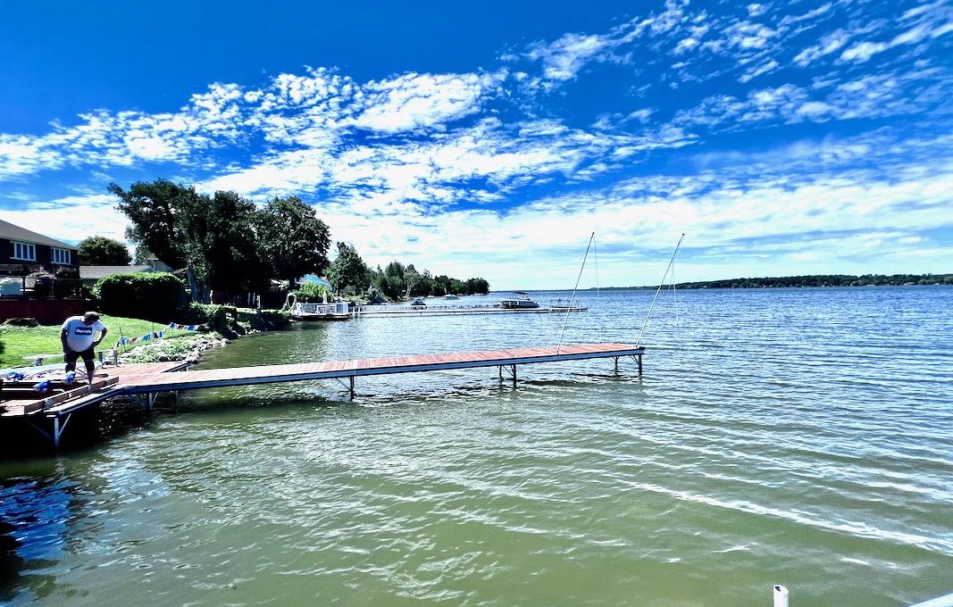 Cute-Little-Red-Cottage-On-Lake-Scugog - 11