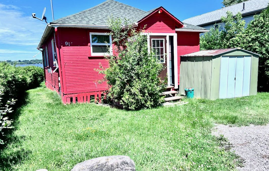 Cute-Little-Red-Cottage-On-Lake-Scugog - 31