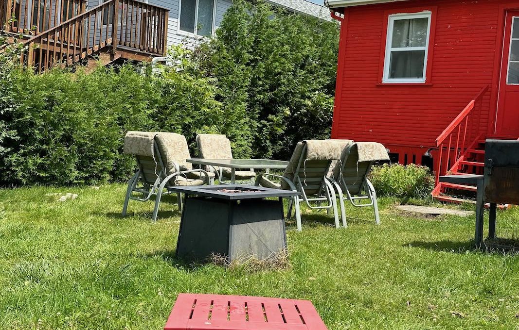 Cute-Little-Red-Cottage-On-Lake-Scugog - 4