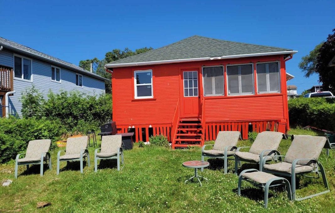 Cute-Little-Red-Cottage-On-Lake-Scugog - 6