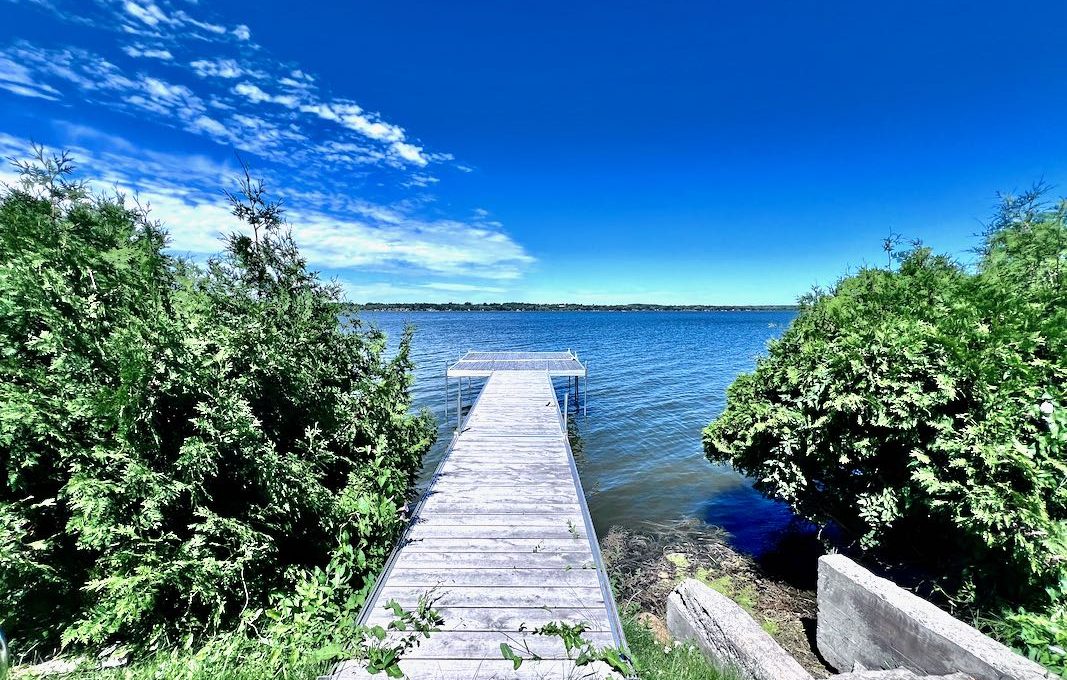 Cute-Little-Red-Cottage-On-Lake-Scugog - 8