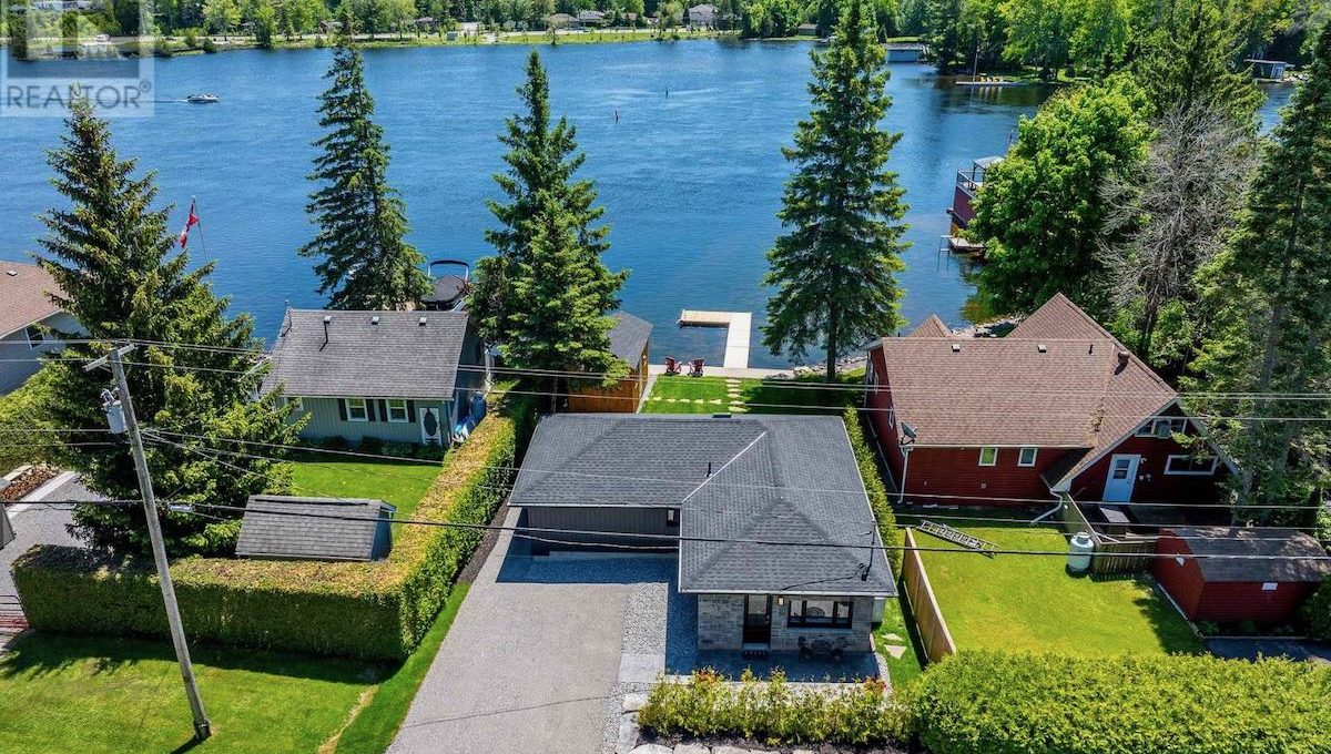 Luxury-Waterfront-Bungalow-On-Sturgeon-Lake-1