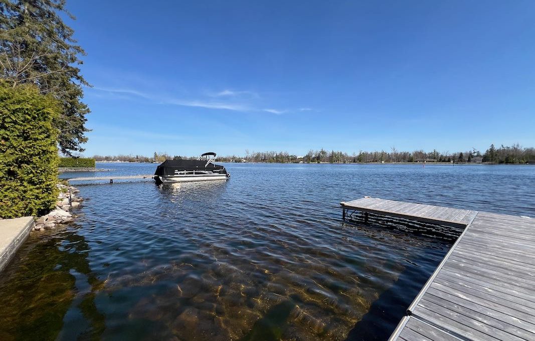 Luxury-Waterfront-Bungalow-On-Sturgeon-Lake-10