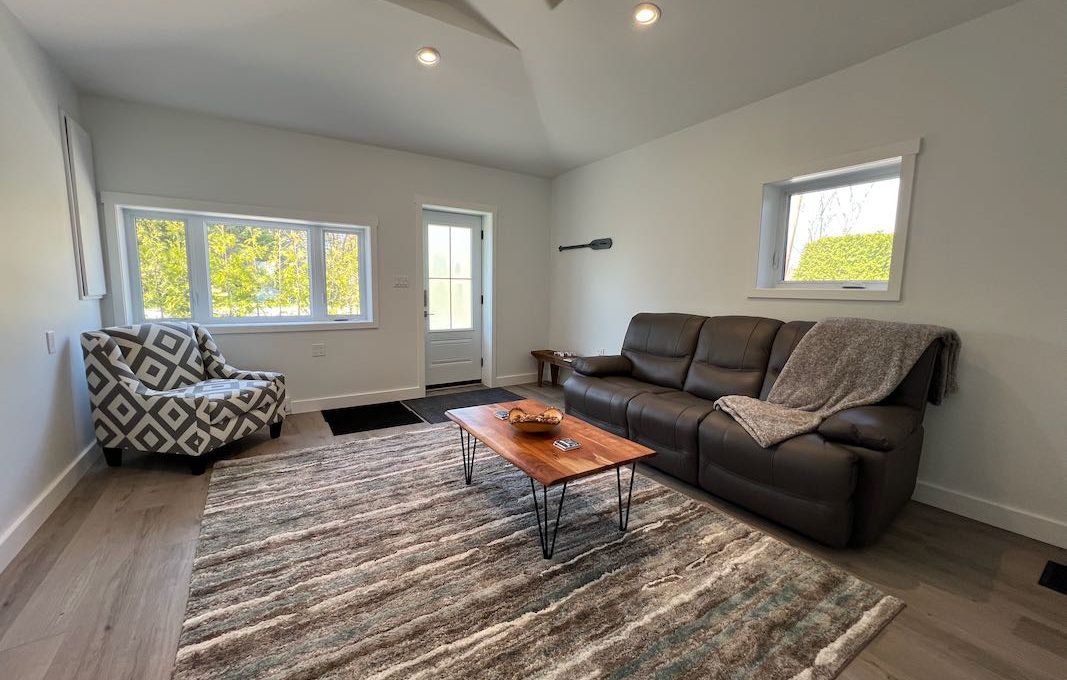 Luxury-Waterfront-Bungalow-On-Sturgeon-Lake-13