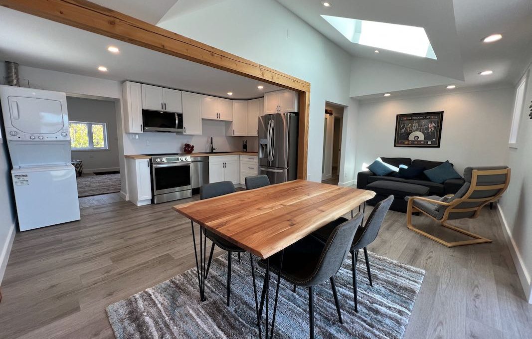 Luxury-Waterfront-Bungalow-On-Sturgeon-Lake-15