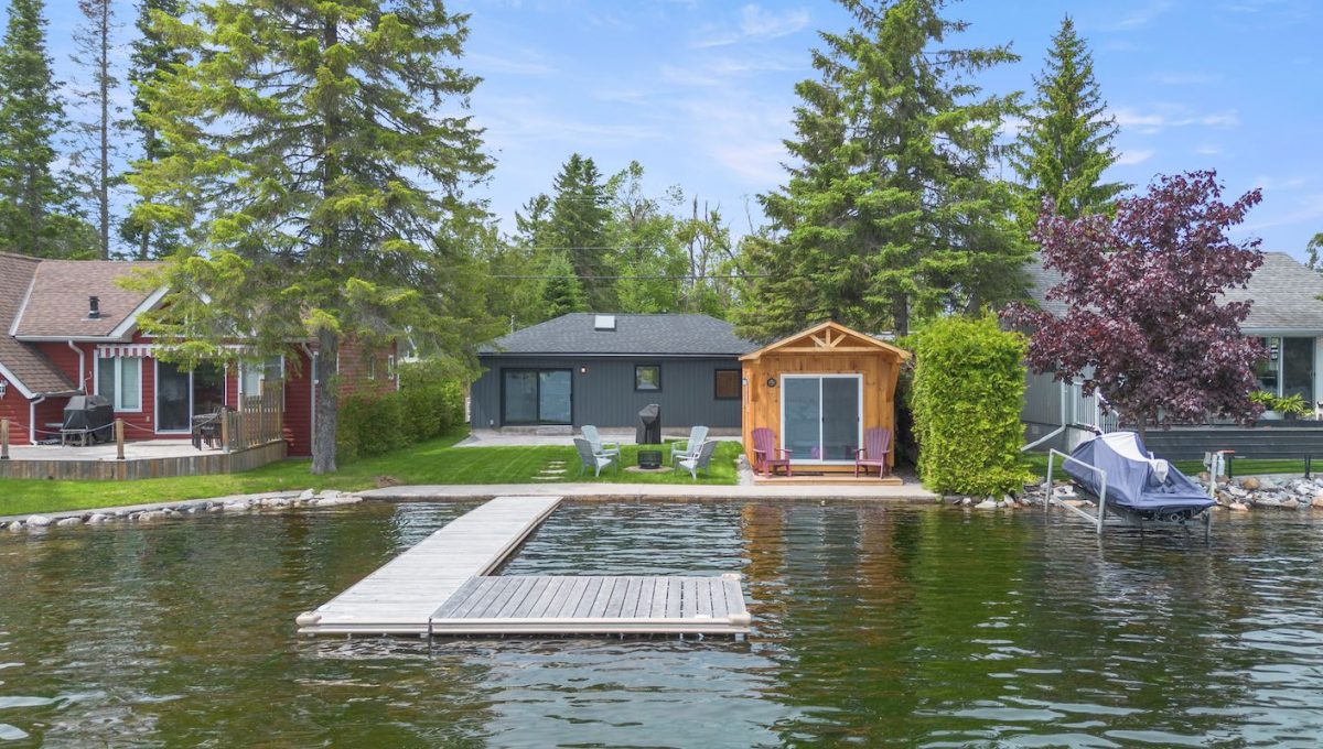 Luxury-Waterfront-Bungalow-On-Sturgeon-Lake-2
