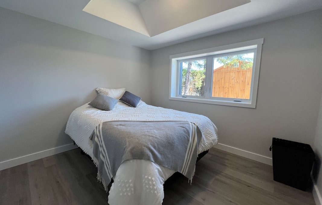 Luxury-Waterfront-Bungalow-On-Sturgeon-Lake-25