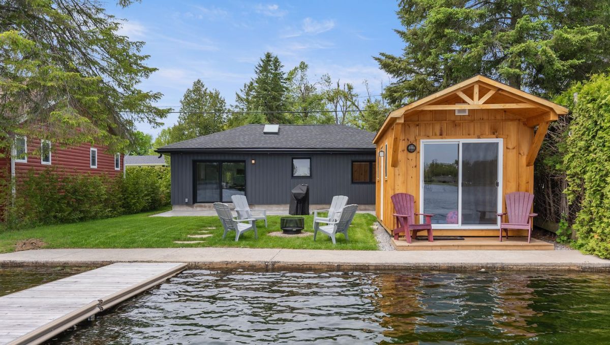 Luxury-Waterfront-Bungalow-On-Sturgeon-Lake-3